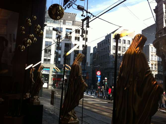 Retail - Van Bommel Antwerpen (Virgin Mary Kerst) (1)