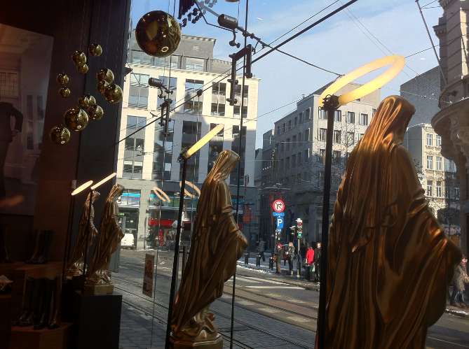 Retail - Van Bommel Antwerpen (Virgin Mary Kerst) (2)