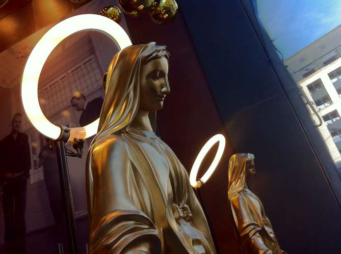 Retail - Van Bommel Antwerpen (Virgin Mary Kerst) (4)